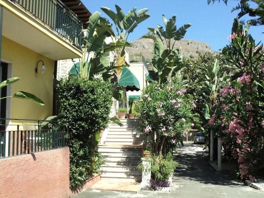 Hotel Baia Delle Sirene Таорміна Екстер'єр фото